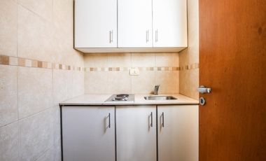 Amplia oficina a la venta en centro de la ciudad de Rosario Dorrego 1600