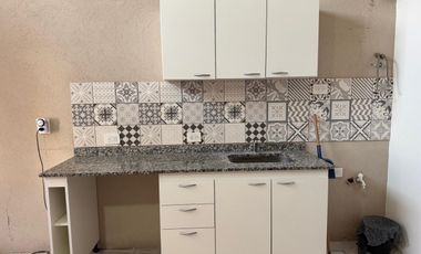 Monoambiente a la venta en Morón con entrepiso funcional como dormitorio