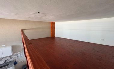Monoambiente a la venta en Morón con entrepiso funcional como dormitorio