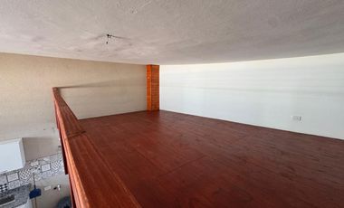 Monoambiente a la venta en Morón con entrepiso funcional como dormitorio