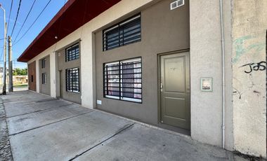 Monoambiente a la venta en Morón con entrepiso funcional como dormitorio