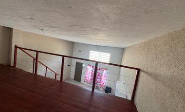 Monoambiente a la venta en Morón con entrepiso funcional como dormitorio