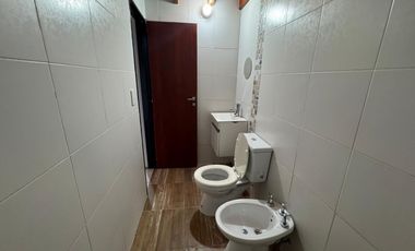 Monoambiente a la venta en Morón con entrepiso funcional como dormitorio