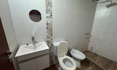Monoambiente a la venta en Morón con entrepiso funcional como dormitorio