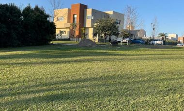 Terreno en venta en Country del Pilar, Av Solano Vera 2800