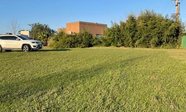 Terreno en venta en Country del Pilar, Av Solano Vera 2800