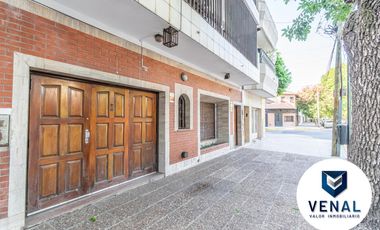 Venta Casa Comercial o Residencial 6 ambientes, 5 dormitorios, 3 baños completos, 3 plantas