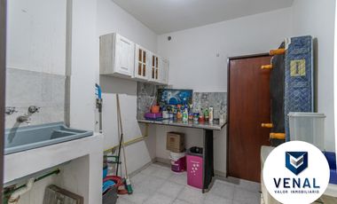 Venta Casa Comercial o Residencial 6 ambientes, 5 dormitorios, 3 baños completos, 3 plantas