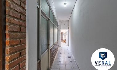 Venta Casa Comercial o Residencial 6 ambientes, 5 dormitorios, 3 baños completos, 3 plantas