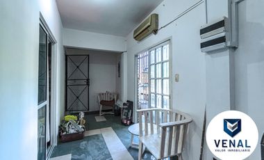 Venta Casa Comercial o Residencial 6 ambientes, 5 dormitorios, 3 baños completos, 3 plantas