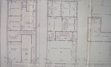 Venta Casa Comercial o Residencial 6 ambientes, 5 dormitorios, 3 baños completos, 3 plantas