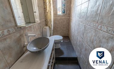 Venta Casa Comercial o Residencial 6 ambientes, 5 dormitorios, 3 baños completos, 3 plantas