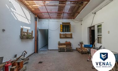 Venta Casa Comercial o Residencial 6 ambientes, 5 dormitorios, 3 baños completos, 3 plantas