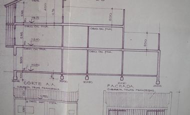Venta Casa Comercial o Residencial 6 ambientes, 5 dormitorios, 3 baños completos, 3 plantas