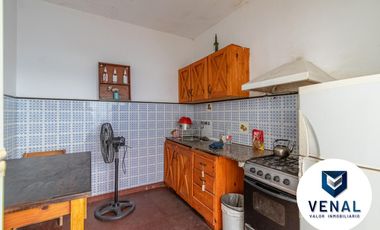 Venta Casa Comercial o Residencial 6 ambientes, 5 dormitorios, 3 baños completos, 3 plantas