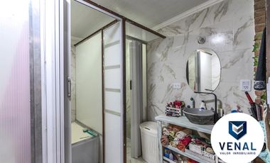 Venta Casa Comercial o Residencial 6 ambientes, 5 dormitorios, 3 baños completos, 3 plantas