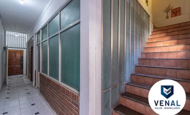 Venta Casa Comercial o Residencial 6 ambientes, 5 dormitorios, 3 baños completos, 3 plantas