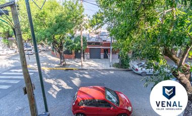 Venta Casa Comercial o Residencial 6 ambientes, 5 dormitorios, 3 baños completos, 3 plantas