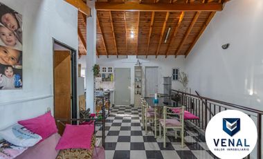 Venta Casa Comercial o Residencial 6 ambientes, 5 dormitorios, 3 baños completos, 3 plantas