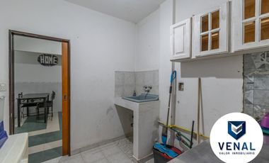 Venta Casa Comercial o Residencial 6 ambientes, 5 dormitorios, 3 baños completos, 3 plantas