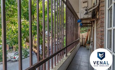 Venta Casa Comercial o Residencial 6 ambientes, 5 dormitorios, 3 baños completos, 3 plantas