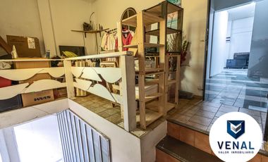 Venta Casa Comercial o Residencial 6 ambientes, 5 dormitorios, 3 baños completos, 3 plantas