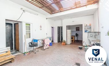 Venta Casa Comercial o Residencial 6 ambientes, 5 dormitorios, 3 baños completos, 3 plantas