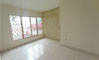 SE ALQUILA  APARTAESTUDIO EN SEGUNDO PISO CON BALCON BARRIO NAPOLES