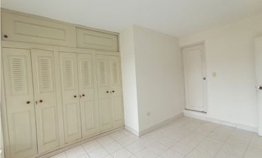SE ALQUILA  APARTAESTUDIO EN SEGUNDO PISO CON BALCON BARRIO NAPOLES