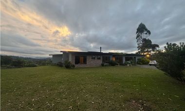 Arriendo casa campestre amoblada 3 alcobas Llanogrande