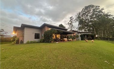 Arriendo casa campestre amoblada 3 alcobas Llanogrande