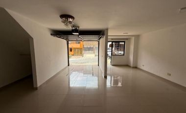 ARRIENDO CASA EN ENVIGADO - SECTOR EL TRIANON