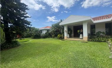 CASA CAMPESTRE INDEPENDIENTE CON PISCINA Y JACUZZI