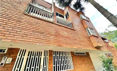 Casa para la venta en El Poblado, sector Vizcaya