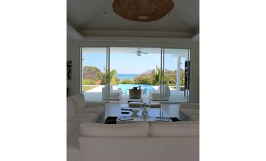 CASA EN VENTA EN COSTA ESMERALDA