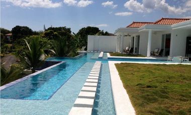 CASA EN VENTA EN COSTA ESMERALDA
