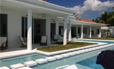 CASA EN VENTA EN COSTA ESMERALDA
