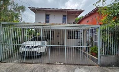 VENTA DE AMPLIA CASA DE 177MT2  EN CONDADO DEL REY REMODELADA  AQ