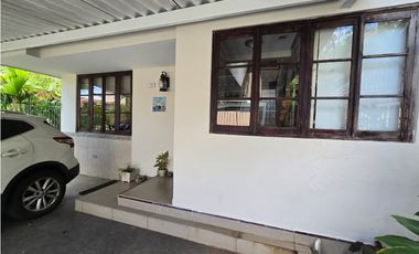VENTA DE AMPLIA CASA DE 177MT2  EN CONDADO DEL REY REMODELADA  AQ