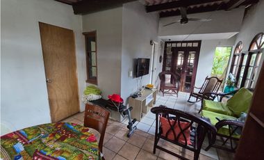 VENTA DE AMPLIA CASA DE 177MT2  EN CONDADO DEL REY REMODELADA  AQ