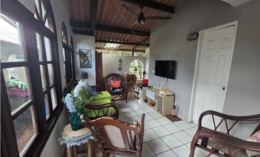 VENTA DE AMPLIA CASA DE 177MT2  EN CONDADO DEL REY REMODELADA  AQ
