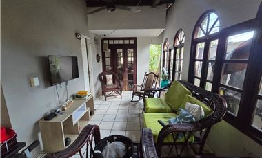 VENTA DE AMPLIA CASA DE 177MT2  EN CONDADO DEL REY REMODELADA  AQ