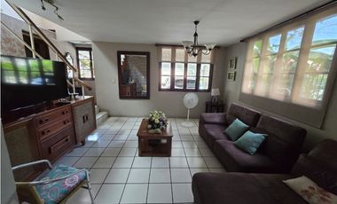 VENTA DE AMPLIA CASA DE 177MT2  EN CONDADO DEL REY REMODELADA  AQ