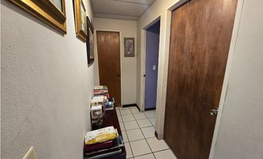 VENTA DE AMPLIA CASA DE 177MT2  EN CONDADO DEL REY REMODELADA  AQ