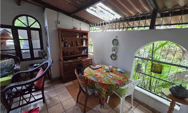 VENTA DE AMPLIA CASA DE 177MT2  EN CONDADO DEL REY REMODELADA  AQ