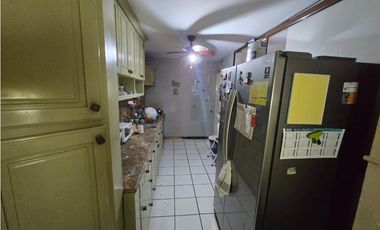 VENTA DE AMPLIA CASA DE 177MT2  EN CONDADO DEL REY REMODELADA  AQ