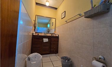 VENTA DE AMPLIA CASA DE 177MT2  EN CONDADO DEL REY REMODELADA  AQ