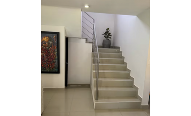 SE VENDE CASA EN COSTA VERDE PH SUNSET HILL CON TERRAZA Y PATIO