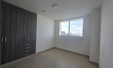 Se vende apartamento 4 recámaras en Kings Park, Condado del Rey