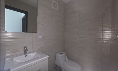 Se vende apartamento 4 recámaras en Kings Park, Condado del Rey